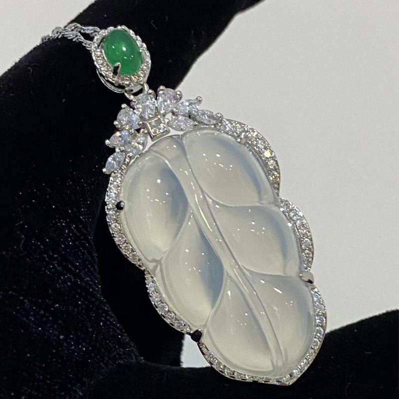 ペンダントトップ レディース 白 翡翠風 瑪瑙 国風 玉石 リーフモチーフ 再生繊維 ネックレス アクセサ..