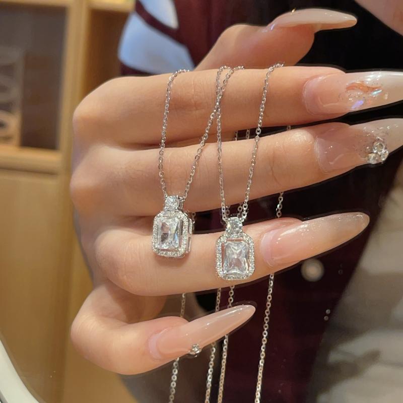 Other - ネックレス レディース シルバー925 ジルコニア ペンダント 鎖骨チェーン 小さめ プチプラ シンプル 上品 エレガント 高級感 プレゼント ギフト