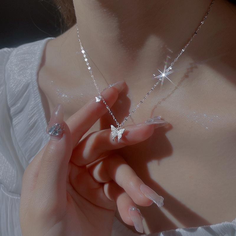 Pearl White - ネックレス レディース シルバー925 バタフライ 蝶 モチーフ チョーカー ペンダント シルバー 小さめ プチプラ シンプル 普段使い かわいい 大人 おしゃれ 女性 彼女 妻 嫁 母 娘 プレゼント ギフト 誕生日 記念日 パーティー 結婚式 二次会