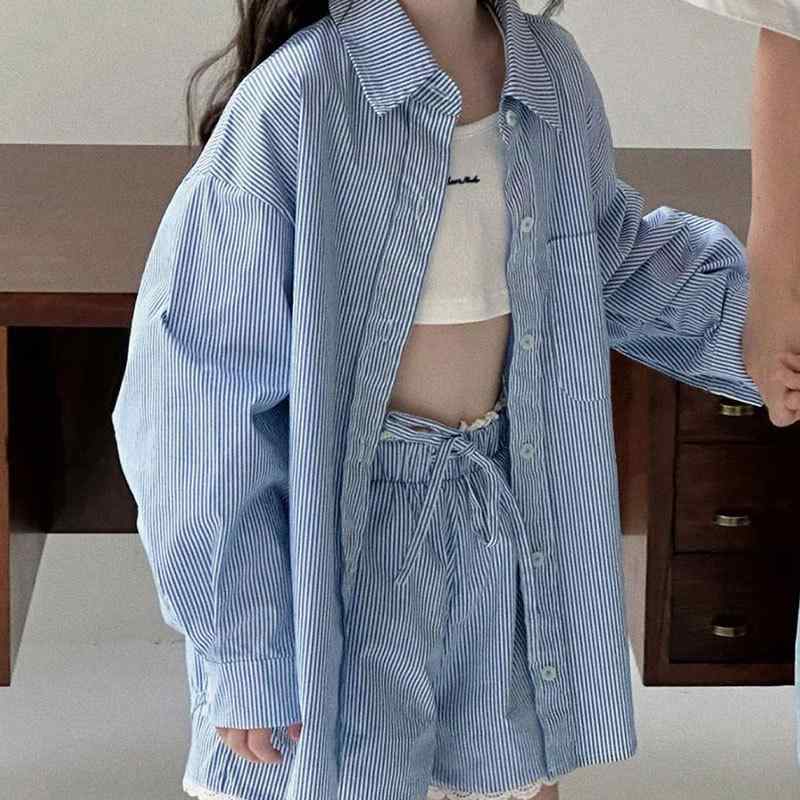子供服 女の子 セットアップ 春物 シャツ ジャケット ショートパンツ ブルーストライプ 普段着2