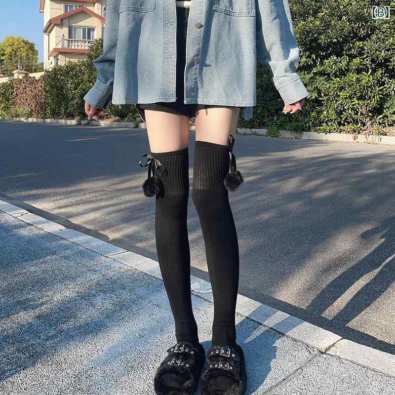 ソファポテトの靴下 レディース かわいい ガーリー ミルクティー ベージュ 毛玉 ウール 膝上 ロング ソックス 細見え レッグウォーマー｜アングル3