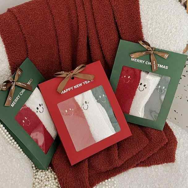 靴下 レディース 秋冬 かわいい スマイル ニコちゃん 刺繍 珊瑚 柔らかい ふわふわ 3足 セット ルームソックス 冷え取り 暖かい 厚手 ..