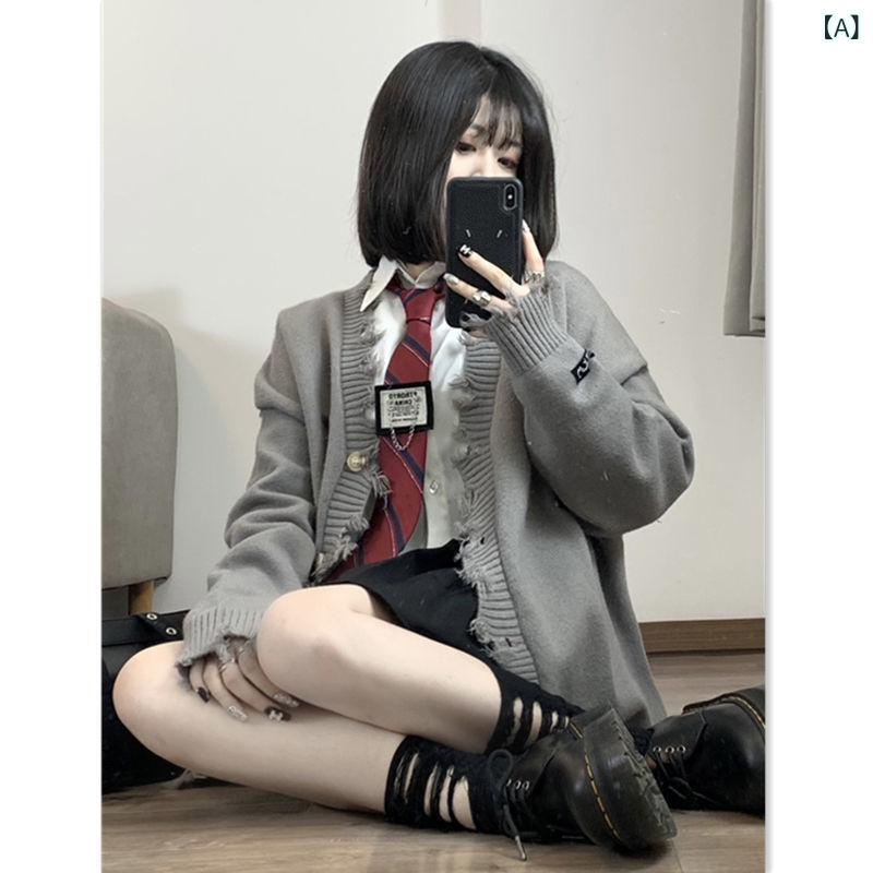 ニット レディース 春秋 カーディガン ダメージ加工 トップス ブラウス プリーツスカート 3点セット かわいい・柄: 無地・スカート丈: ミニ・流行の要素: レースアップ.ボタン・生地: アクリル・主な・主な素材2: アクリル・カラー: 白シャツ.黒プリーツスカート.グレーカーディガン.白シャツ+黒プリーツスカート（ネクタイ付.カーディガンなし）.白シャツ+グレーカーディガン+プリーツスカート（セット.ネクタイ付）・サイズ: S.M.L.XL.2XL・スタイル: 日韓カジュアル.リラックス・セットの種類: スカートセット・対象: 女性・袖のタイプ: レギュラー袖・袖丈: 長袖・製品カテゴリ: カジュアルセット・主な素材の含有量: 80-90%・主な素材2の含有量: 80-90%