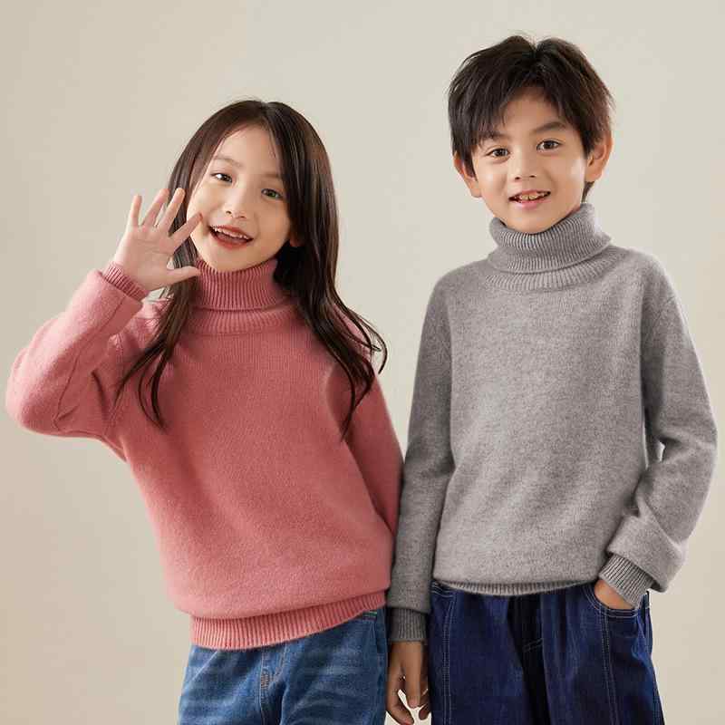 ニット キッズ 子供服 男の子 女の子 100% ウール セーター トップス インナー 秋冬 かわいい カジュアル・适用性别: 中性/男女均可・风格: カジュアル・适合年龄段: 中大童(8歳以上，140cm以上)・适合季节: 冬季,秋季・毛线粗细: 普通毛线・厚薄: 加厚・袖长: 長袖・闭合款式: プルオーバー・图案: 無地・图片实拍: 実写モデルあり・是否库存: 在庫あり・元素: 田園・平车针距12~14针/3cm: 否・毛头/杂余线头是否修剪: 全てきれいにカット済・面料名称: ウール・主面料成分: ウール100%・安全等级: A类・领型: ハイネック・是否连帽: フードなし・颜色: ターコイズブルー,ピンク,ブラック,グレー,ベージュ,ダークレッド,ダークキャメル,スイカレッド,パープル・适合身高: 110cm,120cm,130cm,140cm,150cm・产品类别: 子供用セーター