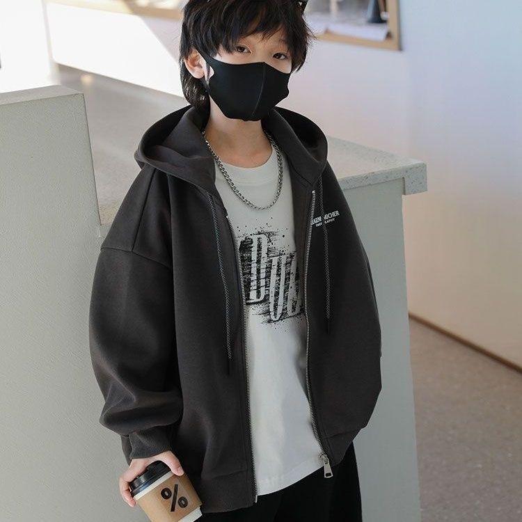ジャケット キッズ 男の子 パーカー 春秋 アウター 子供服 トップス ボーイズ おしゃれ カジュアル 普段着 羽織り・性別: 男児・スタイル: 韓国版・柄: 文字、数字、アルファベット・厚さ: 普通・袖丈: 長袖・主な素材: 綿・主な素材の含有量: 30-50%・色: グレーのパーカー、黒のパーカー・対象身長: 130cm、140cm、150cm、160cm、170cm・サイズ: 120・カテゴリ: 子供用ジャケット/コート