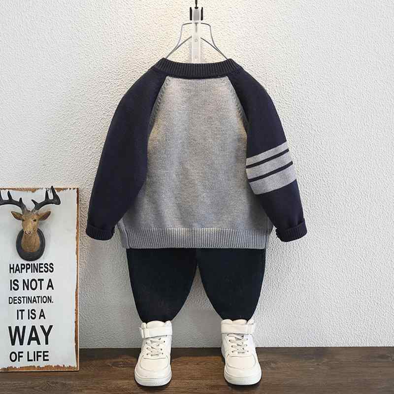 ニットカーディガン キッズ 男の子 子供 春秋 韓国風 ニットセーター アウター・適用性別: 男・スタイル: 韓国版・適合年齢: 中小童(3~8歳，100~140cm)・適合シーズン: 春、秋・毛糸の太さ: 普通・厚さ: 普通・袖丈: 長袖・留め具: シングルブレスト・パターン: 漫画・実写写真: 実写、モデルなし・在庫: 有・要素: トレンド・AQL抜き取り検査基準: 1.0・ミシン目の間隔12〜14針/ 3cm: 有・毛羽立ち/余分な糸くずのトリミング: 全てきれいにトリミング済み・生地名: ニット・主な生地の組成: 綿・主な生地の組成含有量: 80%・安全レベル: B類・襟のタイプ: ラウンドネック・フード: フードなし・カラー: グレー・推奨身長: 90cm, 100cm, 110cm, 120cm, 130cm, 140cm, 150cm・衣類の前立て: シングルブレスト・製品カテゴリ: 子供用セーター