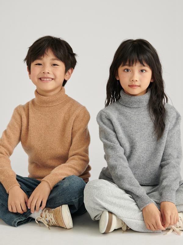子供服 セーター 男女児 秋冬 高めネック 厚手 保温 インナー ニット・性別: 男女兼用・生地: 柔らかい・スタイル: シンプル・対象年齢: 中高学年(8歳以上、140cm以上)・シーズン: 冬、秋・毛糸: 普通・厚さ: 厚手・袖丈: 長袖・留め具: プルオーバー・柄: 無地・画像: モデル着用写真・要素: スポーツ・針数: 12~14針/3cm・毛羽立ち: 全て処理済み・生地名: ウール・メイン生地: ウール100%・安全レベル: B・襟型: 襟付き・フード: 無し・カラー: ベージュ, キャメル, ピンク, ブルー, ライトグレー, イエロー, グリーン, ゴールド, グレー, ブラウン, コーヒー, レッド, ブラック・対応身長: 100cm, 110cm, 120cm, 130cm, 140cm, 150cm, 160cm, 170cm・前立て: プルオーバー・商品カテゴリ: 子供用セーター