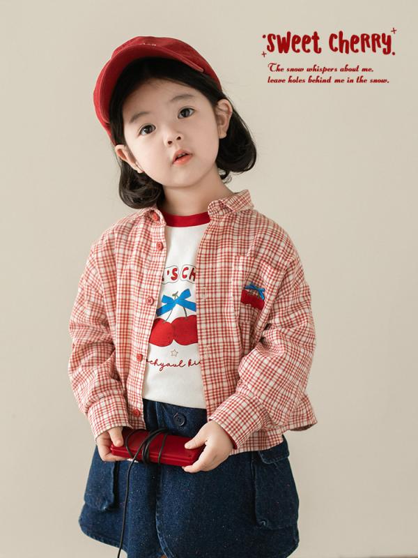 シャツ キッズ 子供 かわいい ゆったり アウター 刺繍 格子柄・対象性別: 女の子・対象年齢: 1~3歳 (80~100cm)・スタイル: 韓国版・ネックライン: 襟付き・生地加工: 柔らかく加工・袖丈: 長袖・柄: 格子柄・要素: 格子柄・素材: 化学繊維、綿100%・安全等級: A類・カラー: 赤、赤（予約販売）・対象身長: 80cm, 90cm, 100cm, 110cm, 120cm, 130cm, 140cm・製品カテゴリ: 子供用シャツ・首のラベル: 首のラベルあり・下げ札: 下げ札あり