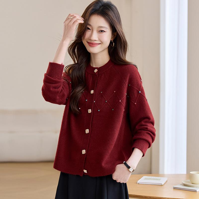 カーディガン レディース 春物 ニット かわいい おしゃれ 韓国風 レッド トップス パール付き エレガント ガーリー フェミニン デート