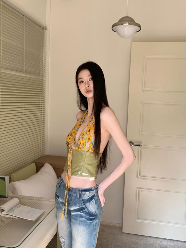 乐天商城 - タンクトップ レディース 小柄 デイジー柄 メッシュ 切り替え エナメル バケーション スタイル ストラップ ホルターネック 春