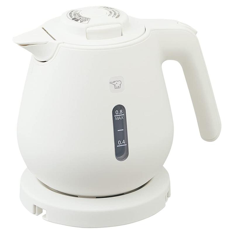 象印マホービン 電気ケトル 0.8L ホワイト CK-DA08-WA「転倒湯もれ防止構造」「本体二重構造」「自動電源オフ」「空だき防止」「給湯ロックボタン」「蒸気セーブ構造」6つの安全設計を採用ロックボタンと連動して注ぎ口が開閉するからほこりなどが入りにくいカップ1杯(140ml)沸かしの所要時間:約60秒スムーズに開けられるから、給水もお手入れもらくらくひと目でお湯の量を確認できる「見やすい水量窓」容量:0.8L本体サイズ:22.0(W)×16.5(D)×18.0(H)cm (電源プレート含む高さ20.0cm)本体重量:0.8kg (電源プレート含む重量1.0kg)生産国:中国■ ご購入前に必ずご確認ください ■1. 在庫管理とご注文の確定当店は複数のオンラインモールで在庫を共有しております。在庫の変動： 更新のタイムラグにより、ご注文後に「完売」が判明する場合がございます。欠品時の対応： 万が一商品が確保できない場合は、速やかにメールでご連絡の上、ご注文をキャンセル（全額返金）させていただきます。2. 中古商品のコンディション（動作確認済み）一点ごとに状態が異なるため、お届けする現品が掲載画像と細部まで一致しない場合がございます。状態の目安： 動作に支障のない範囲での微細なキズ・汚れ・日焼け・使用感は、中古品の特性としてあらかじめご了承ください。検品方針： 外観の美しさよりも「正常な動作」を最優先に検品・清掃を行っております。3. 付属品の同梱内容「本体の動作」を優先したセット内容となっております。【同梱あり】 本体の起動・動作に不可欠な基本パーツ（電源コード等）【同梱なし】 外箱・取扱説明書・セットアップ用CD・初回限定特典【保証対象外】 封入されているダウンロードコード・シリアル番号※商品名に「特典付」等の記載がある場合でも、中古品のため欠品している場合がございます。正確な内容を確認したい場合は、必ずご購入前にお問い合わせください。4. 初期不良のサポート（到着から3日間）商品がお手元に届きましたら、なるべく早めに動作をご確認ください。連絡方法： 商品到着から3日以内に、購入履歴の「ショップへ問い合わせ」より不具合の内容をご連絡ください。対応： 在庫がある場合は「良品交換」、在庫がない一点物の場合は「返品・全額返金」にて対応させていただきます