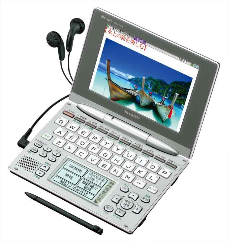 シャープ Brain Wタッチパネル対応 カラー電子辞書 PW-AC900-S ライトシルバー 100コンテンツ収録 5型高精細カラー液晶 テキストメモ機能搭載PW-AC900シリーズ画面サイズ：5型 / カラー液晶 / バックライト：非対応 / タッチパネル対応 / キー配列：QWERTY辞書：国,漢,古,英和,和英,英英,韓+中 / その他辞書：教育,学習,トラベル / 収録辞書数：100 / 音声発音：ネイティブ+合成拡張：microSD,USB / 内蔵メモリ容量：100MB / テキスト読込：対応電源：AC,専用充電池 / 最大連続使用：80時間■ ご購入前に必ずご確認ください ■1. 在庫管理とご注文の確定当店は複数のオンラインモールで在庫を共有しております。在庫の変動： 更新のタイムラグにより、ご注文後に「完売」が判明する場合がございます。欠品時の対応： 万が一商品が確保できない場合は、速やかにメールでご連絡の上、ご注文をキャンセル（全額返金）させていただきます。2. 中古商品のコンディション（動作確認済み）一点ごとに状態が異なるため、お届けする現品が掲載画像と細部まで一致しない場合がございます。状態の目安： 動作に支障のない範囲での微細なキズ・汚れ・日焼け・使用感は、中古品の特性としてあらかじめご了承ください。検品方針： 外観の美しさよりも「正常な動作」を最優先に検品・清掃を行っております。3. 付属品の同梱内容「本体の動作」を優先したセット内容となっております。【同梱あり】 本体の起動・動作に不可欠な基本パーツ（電源コード等）【同梱なし】 外箱・取扱説明書・セットアップ用CD・初回限定特典【保証対象外】 封入されているダウンロードコード・シリアル番号※商品名に「特典付」等の記載がある場合でも、中古品のため欠品している場合がございます。正確な内容を確認したい場合は、必ずご購入前にお問い合わせください。4. 初期不良のサポート（到着から3日間）商品がお手元に届きましたら、なるべく早めに動作をご確認ください。連絡方法： 商品到着から3日以内に、購入履歴の「ショップへ問い合わせ」より不具合の内容をご連絡ください。対応： 在庫がある場合は「良品交換」、在庫がない一点物の場合は「返品・全額返金」にて対応させていただきます