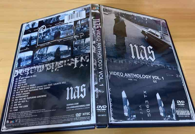 ビデオ・アンソロジー Vol.1 [DVD]■ ご購入前に必ずご確認ください ■1. 在庫管理とご注文の確定当店は複数のオンラインモールで在庫を共有しております。在庫の変動： 更新のタイムラグにより、ご注文後に「完売」が判明する場合がございます。欠品時の対応： 万が一商品が確保できない場合は、速やかにメールでご連絡の上、ご注文をキャンセル（全額返金）させていただきます。2. 中古商品のコンディション（動作確認済み）一点ごとに状態が異なるため、お届けする現品が掲載画像と細部まで一致しない場合がございます。状態の目安： 動作に支障のない範囲での微細なキズ・汚れ・日焼け・使用感は、中古品の特性としてあらかじめご了承ください。検品方針： 外観の美しさよりも「正常な動作」を最優先に検品・清掃を行っております。3. 付属品の同梱内容「本体の動作」を優先したセット内容となっております。【同梱あり】 本体の起動・動作に不可欠な基本パーツ（電源コード等）【同梱なし】 外箱・取扱説明書・セットアップ用CD・初回限定特典【保証対象外】 封入されているダウンロードコード・シリアル番号※商品名に「特典付」等の記載がある場合でも、中古品のため欠品している場合がございます。正確な内容を確認したい場合は、必ずご購入前にお問い合わせください。4. 初期不良のサポート（到着から3日間）商品がお手元に届きましたら、なるべく早めに動作をご確認ください。連絡方法： 商品到着から3日以内に、購入履歴の「ショップへ問い合わせ」より不具合の内容をご連絡ください。対応： 在庫がある場合は「良品交換」、在庫がない一点物の場合は「返品・全額返金」にて対応させていただきます