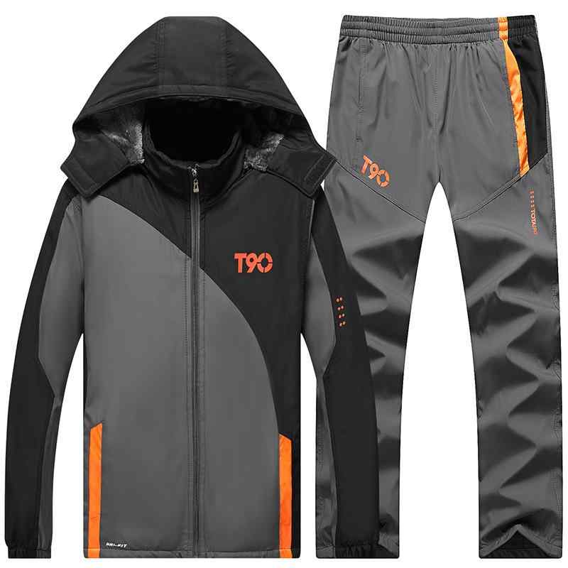 メンズ 秋冬 長袖 運動服 スウェットセットアップ 男性用 カジュアルウェア フード付き パーカー トレーニング ジム アウトドア レギンス ボトムス 防寒 厚手 加绒加厚 トレンド ファッション 快適・カテゴリ: スポーツウェア・スタイル: カジュアル, スポーツ・主な素材: ポリエステル100%・ネックライン: フォールドカラー・袖丈: 長袖・柄: アルファベット・カラー展開: ブラック、グレー・サイズ展開: L、XL、XXL、3XL、4XL、5XL・特徴: 裏起毛、フード付き、取り外し可能