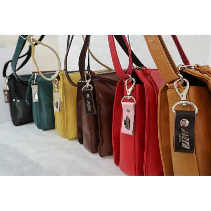 マリアKH ショルダーバッグ 3つに仕分け 全5色 キーホルダー付き ジャージー牛革(乳牛) Maria KH 15009061 牛革 日本製 革職人 オリジナ...