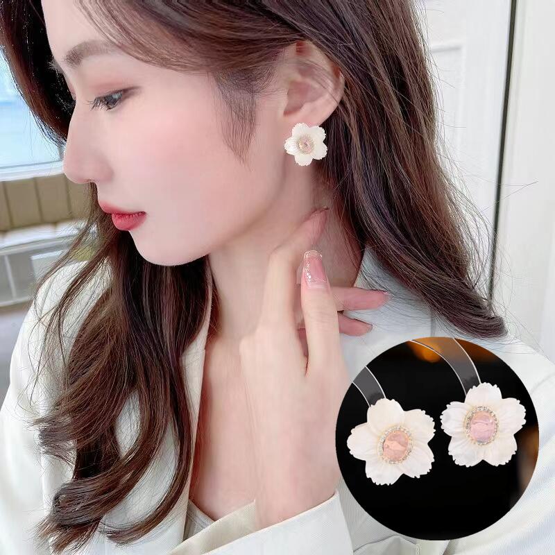 ピアス 桜 レディース 蝶貝 シルバー SV925 アクセサリー 可愛い 贈り物 人気 花びら プレゼント 花 女性 春 夏 秋 冬 誕生日 ジュエリー ギフト ギフト 上品 おしゃれ 金メッキ 金属アレルギー対応 レディース 成人式 小物 記念日 シンプル ジルコン S925 ホワイトデー 569