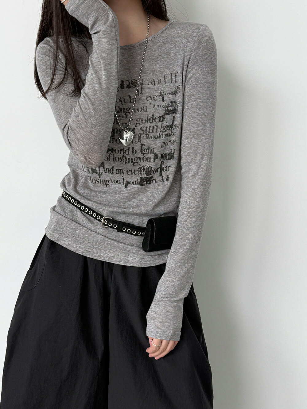 長袖Tシャツ レディース 春夏 リヨセル混 ウール混 ポリウレタン混 クルーネック ドロップショルダー レタープリント ゆったり M L ライトグレー オフホワイト 日常着 通勤 買い物 外出 長袖カットソー ロンT 長袖トップス プルオーバー 女性用 婦人用 大人女性
