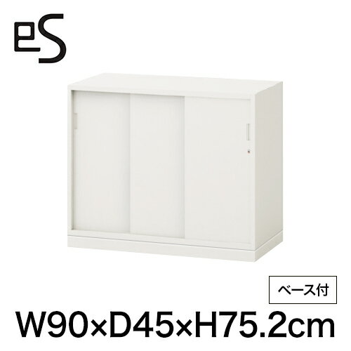 コメントフラットで美しいデザインと機能性、安全性をすべて備えた収納の新しいスタンダード「eS cabinet エスキャビネット 」シリーズ。3枚引戸型は開口間口寸法が広く、扉中央部に保管されたファイルや書籍などの収納物の出し入れも楽にできます。またインジケータ付の鍵で開錠・施錠が一目で分かるので、鍵のかけ忘れ防止にもなり安心です。仕様・規格カテゴリ収納家具付属・棚板1枚付サイズ本体：W90 × D45 × H69.2 cm内寸法：W86.4 × D40.1 × H64.7 cm)・ベース：W90 × D45 × H6 cm・棚板調節ピッチ：1.58 cm・開口間口寸法：W50 cm材質本体：スチール塗装仕上棚板1枚あたりの最大積載質量等分布荷重53 kgブランドITOKI （イトーキ）製品記号H1-M0690RSS-W9・H1-M0690RSS-WT・H1A-M0690BA-W9・H1A-M0690BA-WT納期・配送自社便(イトーキ便)でお届けします。開梱・設置サービス付時間指定(午前/午後)ご注意点・時間指定は、地域によってできない場合があります。・お届け日は平日のみです。以下は追加送料が必要となる場合があります。・離島へのお届け・3階以上エレベーター無し・大型(4t)車の進入不可・吊り下げ搬入※追加送料が発生する場合は、ご注文後当店よりご案内いたします。送料全国一律：660円3,980円以上送料無料※沖縄・離島・一部地域・3階以上階段手上げ等の場合を除く備考※注文確定後のキャンセル・仕様変更・返品不可※ご注文をお受けしてからおつくりしております（受注生産品）。何卒ご了承下さい。オフィス キャビネット 収納家具 オフィス家具 ホワイト 白 白色 書庫 保管庫 整理棚 ラック スチール書庫 おしゃれ グッドデザイン//壁面のようにフラットなシステム収納オフィス収納は目立たないながらもその実オフィスの印象を左右する重要な要素です。「eS（エスキャビネット）」は複数台並べた際の本体や扉の目地が揃うように設計された、美しい意匠のキャビネットシリーズ。フラットかつ掴みやすい引手形状、扉が180°開くフラットヒンジなどデザイン性の中に操作性も両立させ、使いやすく心地よく過ごせるオフィス空間を創り出します。※左の写真はスマートロック錠タイプです。※スマートロックタイプ生産終了■ 壁面のようなフラット性と、使い心地にこだわった操作性を両立させたスタイリング統一幅の美しい目地複数台連結して並べた際にも、本体や扉の隙間が統一されており、壁面のような美しい仕上がりになります。引手形状引手は手の大きな方や、爪の長い方でも、にぎりやすい設計寸法。しっかりとつかめて、扉や引出しの開閉が容易にできます。引手の高さ位置手の届きやすい位置に引手を配置しており、体格差があっても、引きやすいユニバーサルデザインに配慮しています。■ 3枚引戸型棚板ピッチ15.8収納物を選ばず、幅広い収納に対応できる15.8の棚ピッチを採用しています。3枚引戸型3枚引戸型は開口間口寸法が広く、扉中央に保管された収納物の出し入れが楽にできます。 ≫ 上段用
