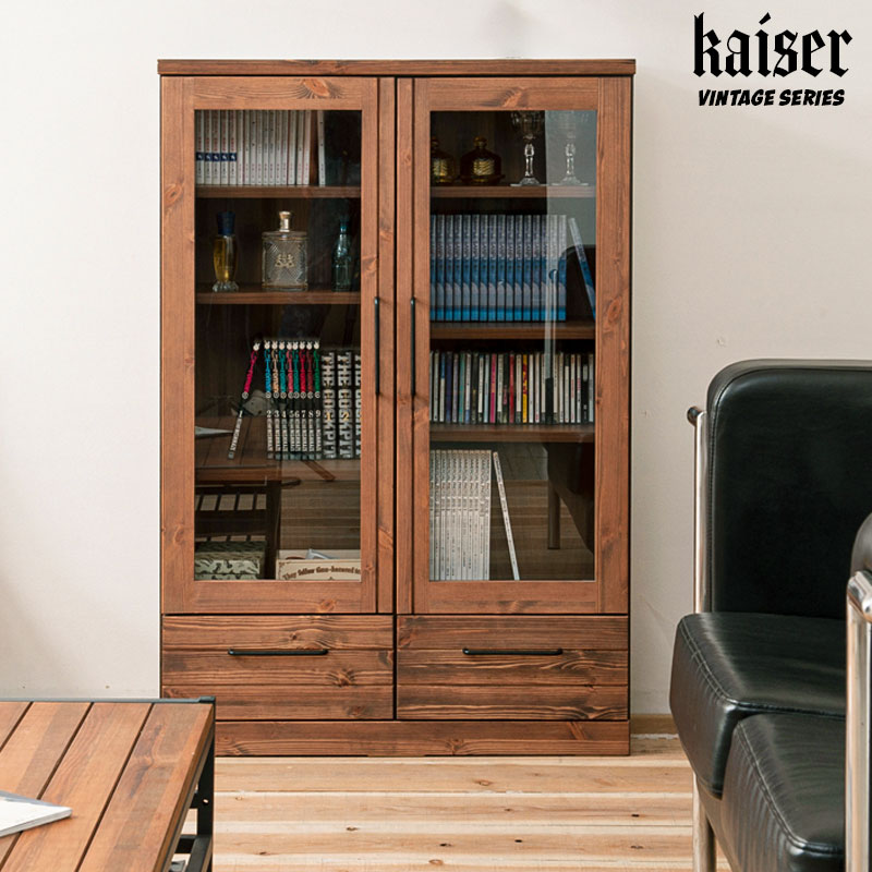 樂天商城 - 【Kaiser】天然木書棚　幅80 西海岸インテリア　ミドルロータイプ　ブラウン　本棚 コミックラック おしゃれ オシャレ 扉付き ガラス扉　食器棚　カップボード キッチンボード ブックシェルフ モダン ヴィンテージ 薄型 雑誌収納