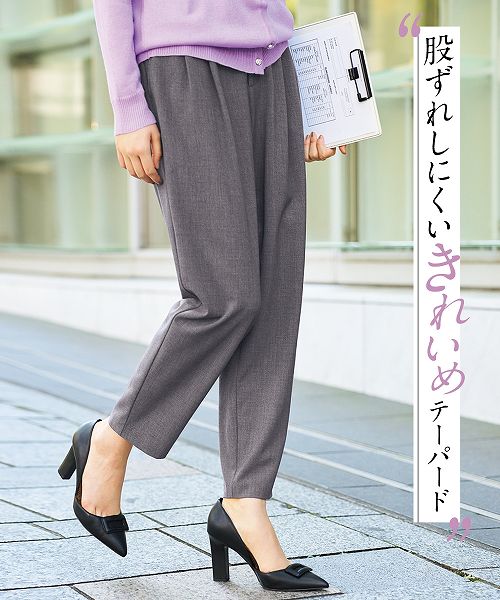 【3月5日11時～6日11時までのタイムSALE】【アウトレット】大きいサイズ 股ずれしにくいインナーパンツ付2WAYストレッチ9分丈タックテーパードパンツ（ゆったりヒップ）のサムネイル