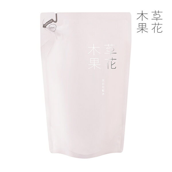 美白化粧水 つめかえ用(医薬部外品) / 詰替え / 160mL / みずみずしいしっとりとした感触 / 天然香料100%。ゆずを基調に白く透明感のある花びらのようなフローラル系の精油をブレンド。さわやかさの中に甘さとスパイシーさが香り、気分リフレッシュ。晴れやかなシトラスフローラルの香り