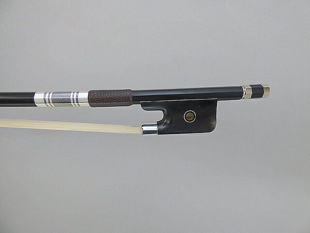 精選カーボンバス弓 フレンチモデル　　 Quality Carbon Bass Bow French model スティック カーボン材 / 丸型 型 フレンチンスタイル フロッグ エボニー メタル部 ニッケル グリップ 天然トカゲ革 スライド アバロニ 毛 モンゴル産天然白馬毛 ＊入荷時により、仕様が異なる場合も御座います。