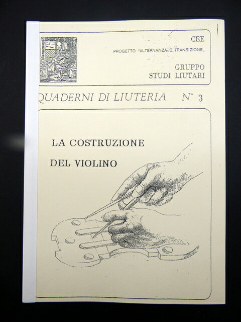 Quaderno n° 3 La costruzione del violino Notebook 3 The construction of the violin An exhaustive booklet on the constructive technique　 of the violin. With a simple and detailed explanation it allows everyone approaching the construction of the instrument. Italian text only