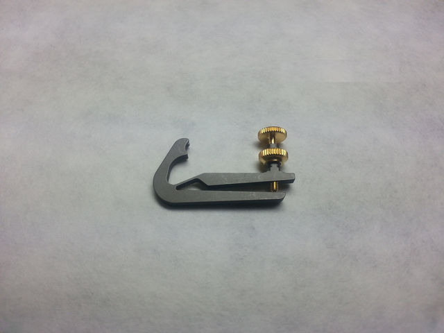 チタン製バイオリンビオラ用アジャスター 重さ：約2.5g 入荷時により、本体の色合いが異なる場合があります。 ＊現在の在庫品は、黒に近い色合いです。