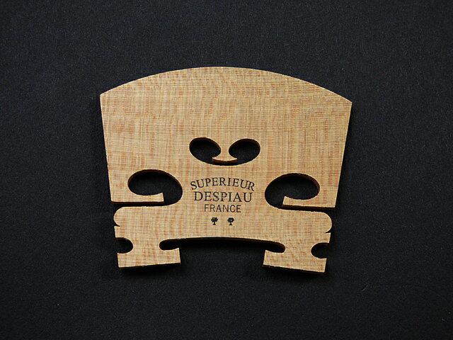 Despiau-Violin Superiur デスピオ　Superiu　V-11 　4/4　用（　41mm ） Made　In　France 「未加工品」ですので、楽器に合わせて加工が必要です。 駒関連工具はこちらに御座いますのでご参照下さい。 *品質は同格ですが、固体差により木目の模様などは 　それぞれ異なります。