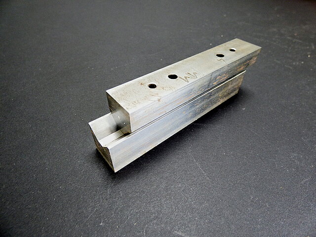 UNDERSLIDE FORMERS 　For Violin and Viola Steel block creates clean, crisp edges. 45° Sartory model. 　Made in USA