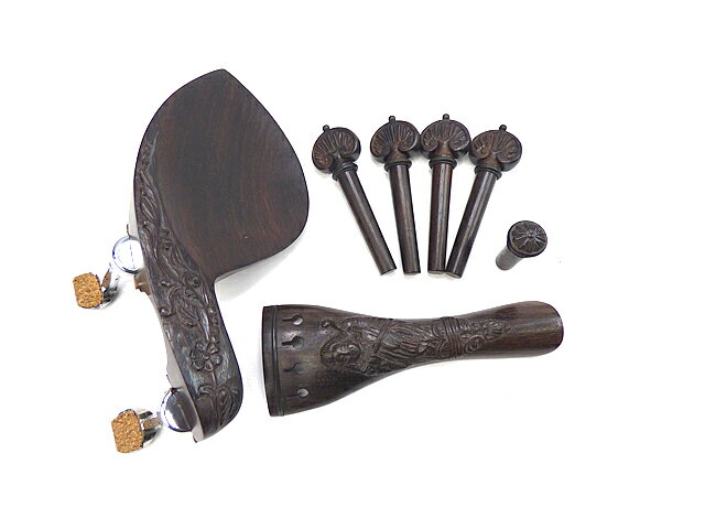 手彫り 彫刻入り　　　 インド産 ローズウッド フィツティング Curved Rosewood Violin Fitting Set Carved Violin Fitting set Rosewood Material Selected　Indian Rosewood Chinrest 　 Guaruneri 　 Model Bracket Hill Chrome Model Tailpiece 　Carved French Model Pegs Carved Rosewood