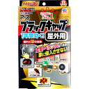 3880円で送料無料！代引き無料！(沖縄・離島は別途送料)置いたその日から1年間効く。雨や風に強い屋外用。 お外で駆除してゴキブリの侵入を防ぎます。 目立ちにくいグレーの容器です。雨や風に強く、屋外ですぐれた効きめを発揮します。 ●屋外で効く12つの効果 (1)お外に置いてお外で駆除 ・家の外で餌を食べたゴキブリに効く。 (2)侵入を防ぐ ・侵入経路に設置することで、ゴキブリの侵入を防ぎます。遠くのゴキブリは呼び込みません。 (3)薬剤抵抗性ゴキブリに効く ・薬剤に対し抵抗力を持ったしぶといゴキブリにもしっかり効く。 (4)巣に潜むゴキブリに効く ・餌を食べたゴキブリが巣に戻り、そのゴキブリのフンや死骸を食べたゴキブリも駆除。ゴキブリの侵入を元から防ぐ。 (5)その日から効く ・置いたその日から効果が現れる速効成分フィプロニルを配合。 (6)大型ゴキブリに効く (7)5つの成分で誘引 (8)半生エサでよく食べる (9)たくさん置ける (10)排水・防水機能付き容器 (11)水に溶けにくい耐水処方で雨に強い (12)飛ばされにくい固定テープ付きで風に強い 個装サイズ：124X213X25mm 個装重量：約95g 内容量：12g(8個)入 製造国：日本 【防除用医薬部外品】 販売名：アースゴキブリダンゴFC-9 【成分】 有効成分：フィプロニル0.05%(w/w) その他の成分：液糖、濃グリセリン、水飴、安息香酸デナトニウム、香料、黄色4号、その他8成分 【効能】 ゴキブリの駆除 【使用方法】 ・1個ずつ切り離してお使いください。 ・容器を切り離す際には、容器が割れることがあるので、丸みのある面を上にして、ていねいに割り取ってください。 ・容器を固定したい時は、容器底の固定テープのはく離紙をはがして設置してください。貼り付ける際には設置面の汚れを拭き取ってから貼り付けてください。(設置面によっては付きにくいことがあります。) ・壁やすき間等に垂直に貼る場合は、ゴキブリの入口が横になるようにしてください。 ・5平方メートルあたりに1〜3個置いてください。 ・設置した本品やその周辺には、スプレー等の薬剤をかけないでください。 ・直接雨がかからない場所で使用した場合、設置後約1年間効果があります。(使用環境により異なります) ・室内でも使えます。 ★効果的な置き場所 ・玄関口付近、ベランダ・窓際、エアコン室外機横、プランター横など ポイント1：ゴキブリが侵入しそうな所にたくさん置くのが効果的です。 ポイント2：プランターや室外機は、ゴキブリのすみかになっていることがあります。その付近に設置しましょう。 【注意】 ★してはいけないこと ・本品は容器に収容されていますので、容器から内容物を取り出さず、そのまま使用してください。 ★相談すること ・万一誤って食べた場合はすぐ吐き出させ、直ちに本品がフィプロニルを含む商品であることを医師に告げて、診療を受けてください。 ★保管及び取扱い上の注意 ・直射日光を避け、子供の手の届かない場所に保管してください。 ★その他の注意 ・定められた用法及び用量を厳守してください。 ・皮膚、飲食物、子供のおもちゃ、飼料等に触れないようにしてください。 ・万一、薬剤が手に触れた場合は石けんと水でよく洗ってください。 ・長時間水が溜まるような場所を避けて設置してください。 ・使用中や保管の際は、飲食物、食器、飼料等と区別し、誤って食べないよう十分注意してください。 ・使用時は、子供やペット等がもてあそばない場所に置いてください。 ・使用済みの本品は、子供等が触れないようにするとともに、他に転用しないでプラスチックごみとして廃棄してください。 ※注意：人体に使用しないこと。 【ケース入数：12X2】【発売元：アース製薬株式会社】 ※予告なく成分・パッケージ等が変更になることがございます。予めご了承ください。 【広告文責：株式会社金太郎】 TEL：027-225-7575　