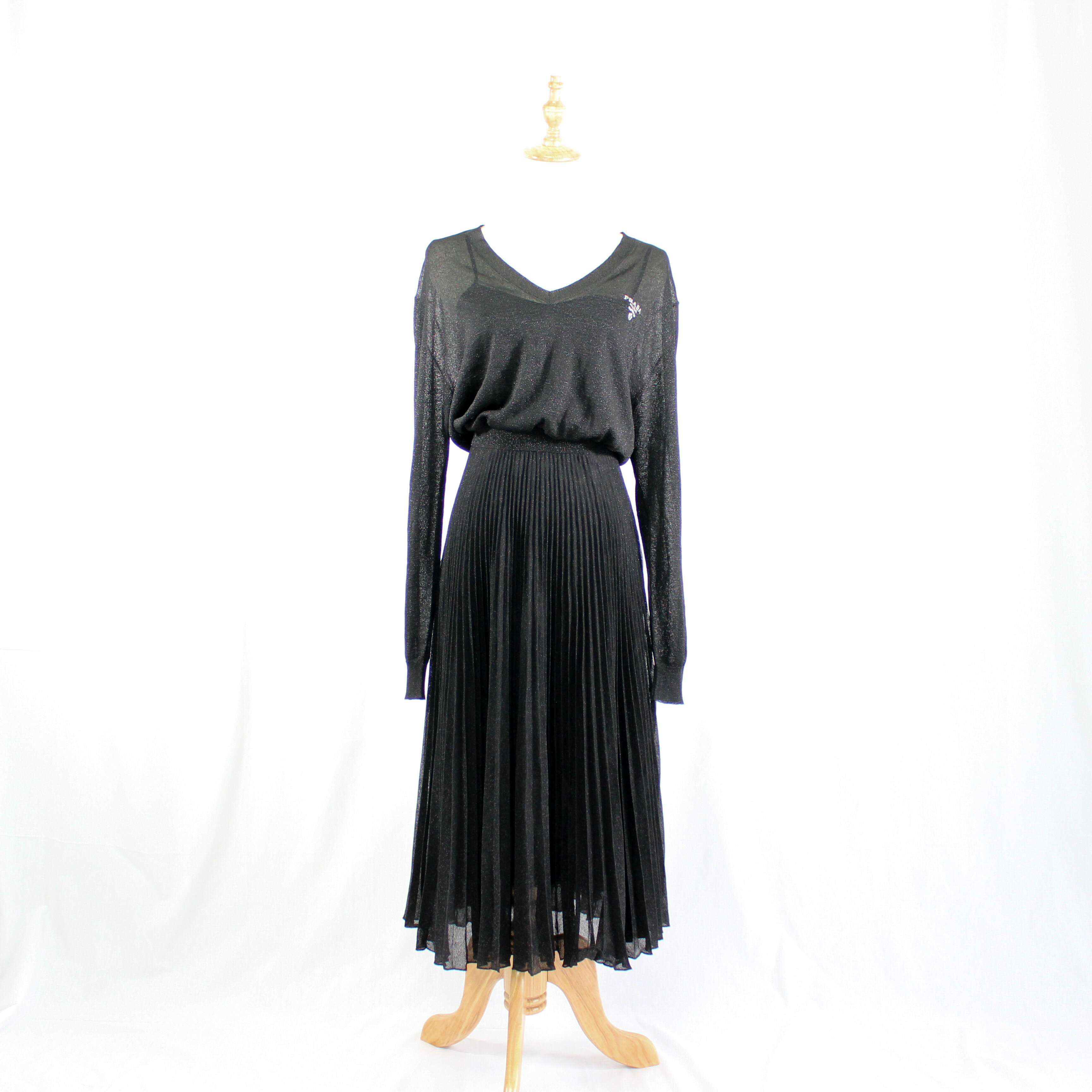 Rakuten - 【中古】 プラダ PRADA ロゴ シアーニット プリーツ ワンピース サイズ38S （Sサイズ相当） レディース ブラック 良品