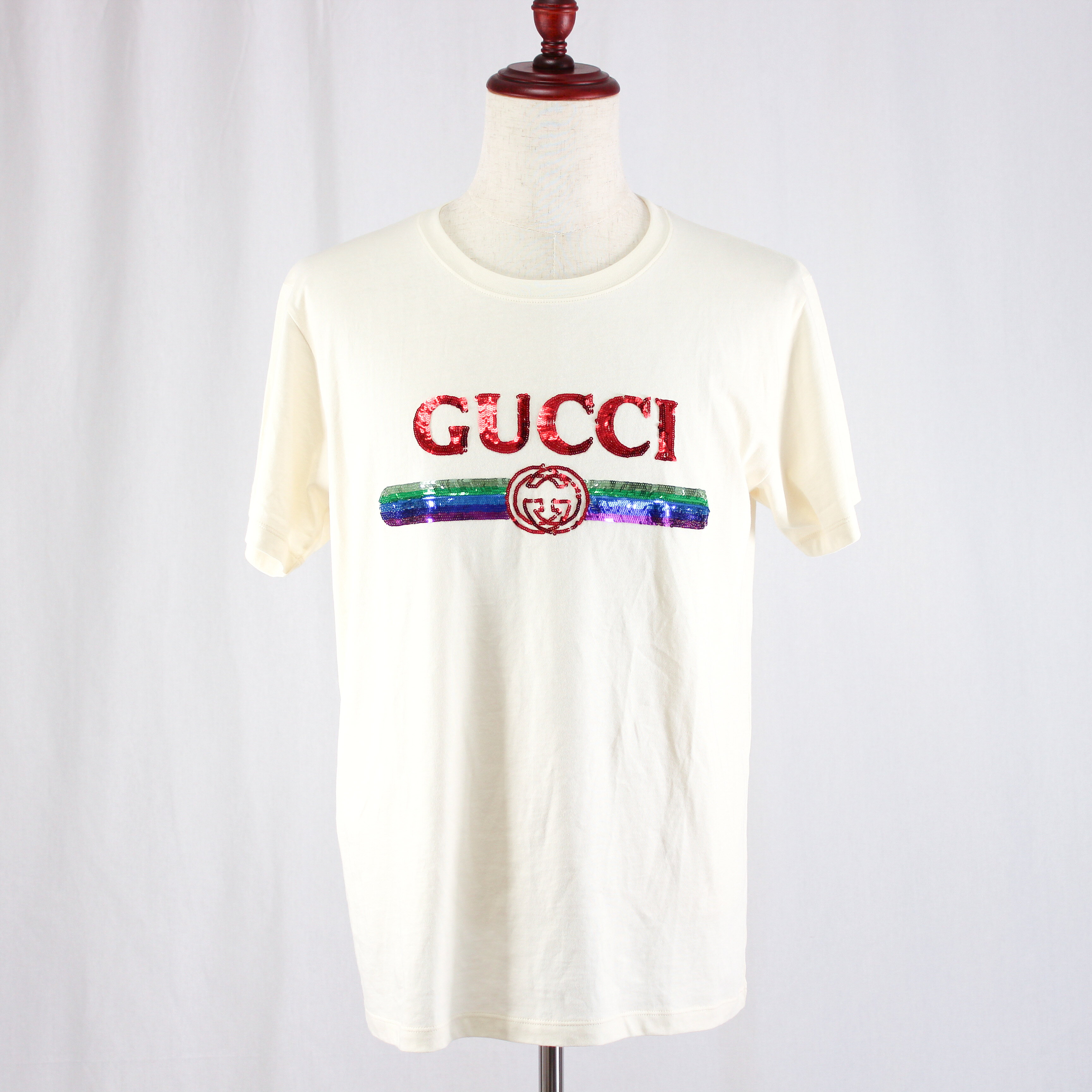 Rakuten - 【中古】 GUCCI グッチ スパンコール ロゴ Tシャツ メンズ（ユニセックス可） アイボリー Mサイズ タグ付き 492347 XJARM 7136 良品
