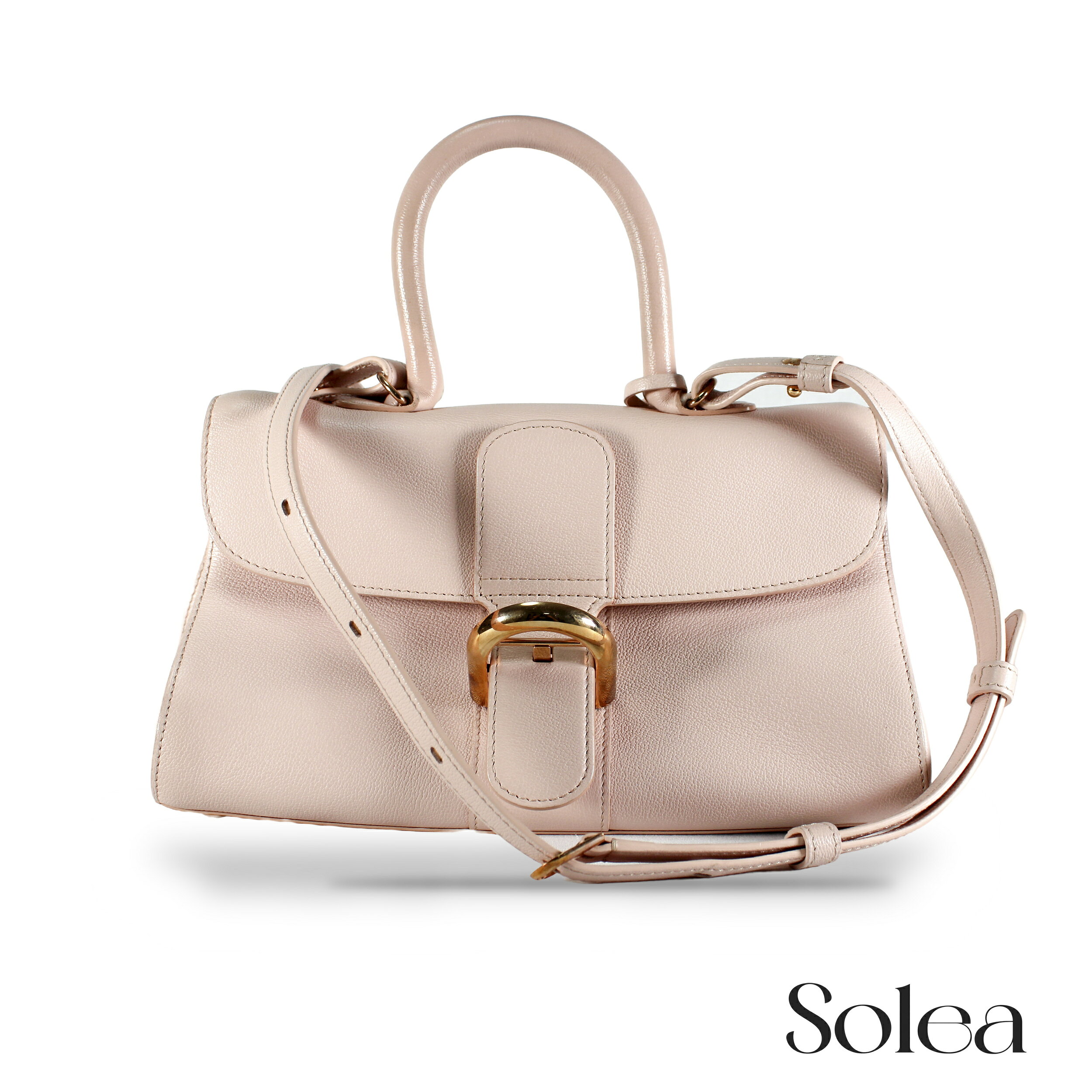 商品詳細 ブランド DELVAUX/デルヴォー 商品名 ブリヨン イーストウエスト 横長 2WAY ハンドバッグ ショルダーバッグ ライン ブリヨンイーストウエスト 型番 － 製造番号/シリアル － 素材 レザー カラー ライトピンク サイズ W約28cm×H約16cm×マチ約9cm持ち手約24cmストラップ最大約120cm最小約90cm（調整穴7つ） 付属品 付属品なし 商品状態 使用によるスレ、黒ずみ、型崩れ、持ち手の変色、金具のくすみが見られます。 ※状態は写真でもご確認ください。 商品ランク 本商品ランク：B 状態ランク（例） S：未使用品 SA：未使用に近い A：使用感の少ない美品 AB：やや使用感あり B：使用感あり BC：強い使用感あり 注意事項 ・掲載写真は実物を撮影したものです。 ・中古品のため、細かな傷や使用感がある場合がございます。 ・状態の感じ方には個人差がございますのでご了承ください。 ・色味はお使いのモニター環境により、実物と多少異なる場合がございます。 真贋について 当店の商品はすべて鑑定済みの正規品のみを取り扱っておりますので、安心してご購入いただけます。