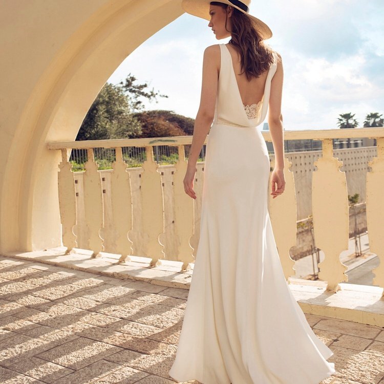 ドレス 衣装 ワンピース ワンピースドレス ウエディングドレス 二次会ドレス 演奏会ドレス ステージドレス マキシ丈 ノースリーブ Vネック 胸元 ウエストマーク バックシャン セミフレア かわいい 大人可愛い きれいめ シンプル 大人 上品 おしゃれ かっこいい こなれ感