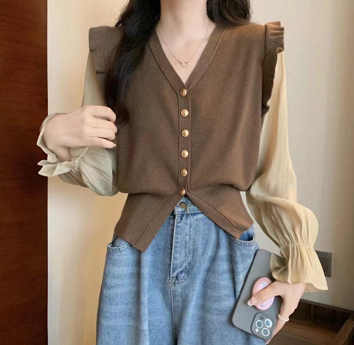V-Neck - レディース トップス ニット ベスト 長袖 フレアスリーブ フリル袖 Vネック スリム 細身 プリーツ 前開き ボタン 切り替えデザイン 大人可愛い きれいめ 上品 おしゃれ 抜け感 秋 OL 通勤 お出かけ 重ね着 韓国 普段使い レイヤード 清楚