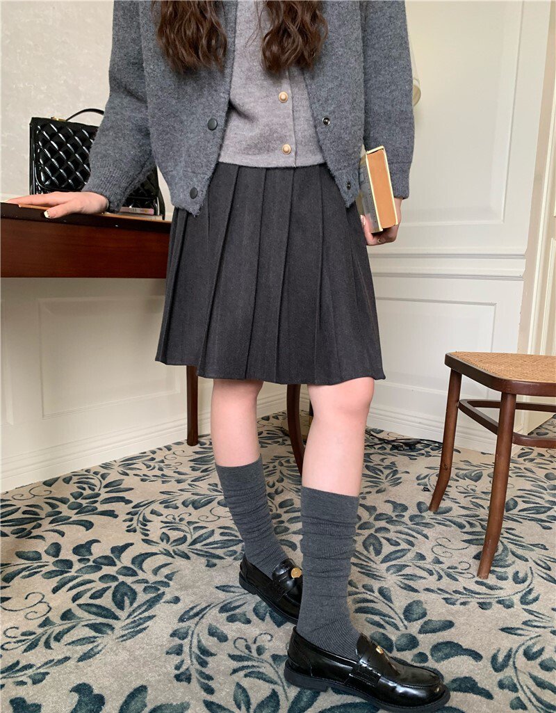 タビマートのレディース スカート 膝上 Aライン プリーツ かわいい きれいめ シンプル レトロ ガーリー 学生風 無地 春 夏 秋 冬 オールシーズン 学生 デート お出かけ 女子会 休日 韓国 普段使い 着回し 清楚｜アングル2