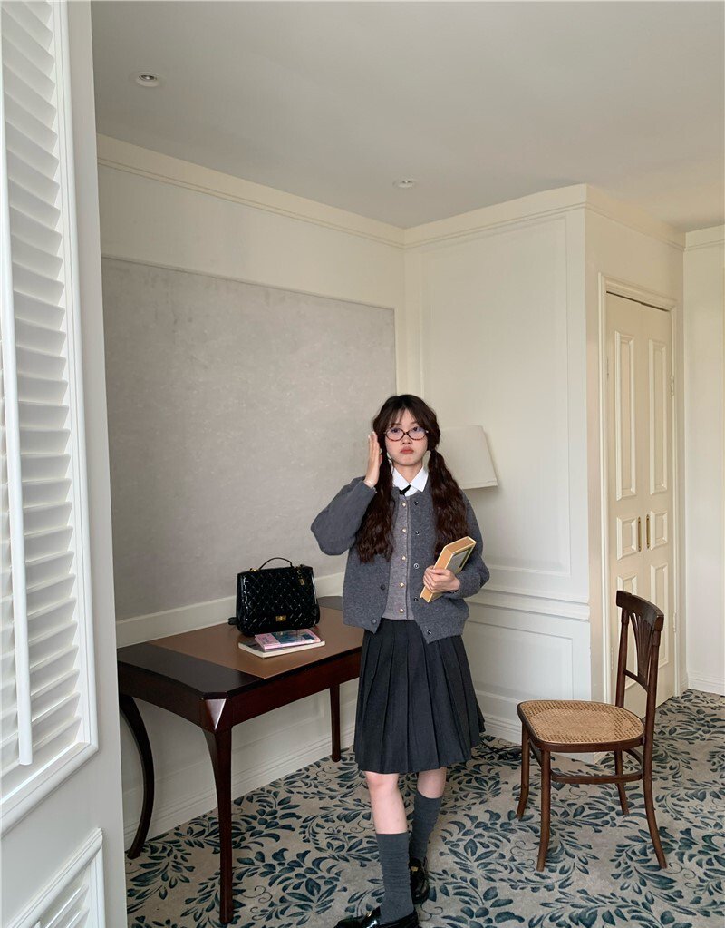 タビマートのレディース スカート 膝上 Aライン プリーツ かわいい きれいめ シンプル レトロ ガーリー 学生風 無地 春 夏 秋 冬 オールシーズン 学生 デート お出かけ 女子会 休日 韓国 普段使い 着回し 清楚｜アングル3