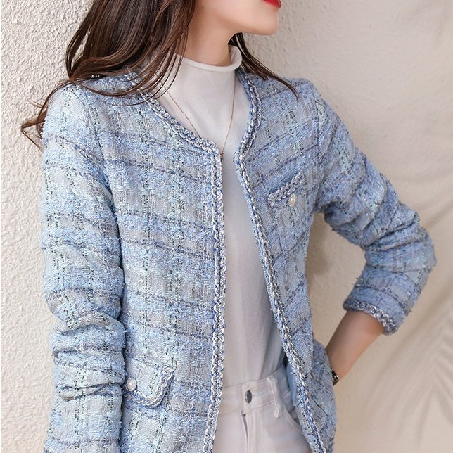 アウター ジャケット スーツジャケット ミディアム丈 長袖 ラウンドネック 前開き デザインボタン ポケット ツイード かわいい 大人可愛い きれいめ シンプル 上品 おしゃれ かっこいい こなれ感 個性的 主役級 存在感 抜け感 オールシーズン キュート クール フォーマル