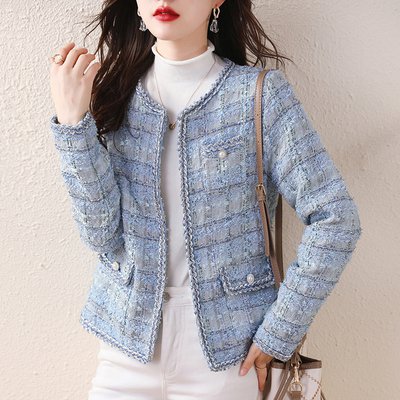アウター ジャケット スーツジャケット ミディアム丈 長袖 ラウンドネック 前開き デザインボタン ポケット ツイード かわいい 大人可愛い きれいめ シンプル 上品 おしゃれ かっこいい こなれ感 個性的 主役級 存在感 抜け感 オールシーズン キュート クール フォーマル