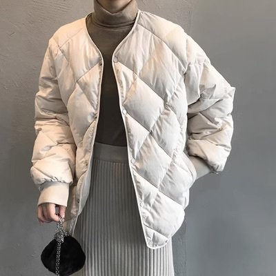 No Collar Jacket - アウター 上着 レディース キルティングコート ノーカラージャケット ダウンジャケット 長袖 ラウンドネック ポケット 中綿 かわいい 大人可愛い きれいめ シンプル カジュアル おしゃれ レトロ ベーシック アクティブ ナチュラル 無地 秋 冬 アウトドア キャンプ 休日