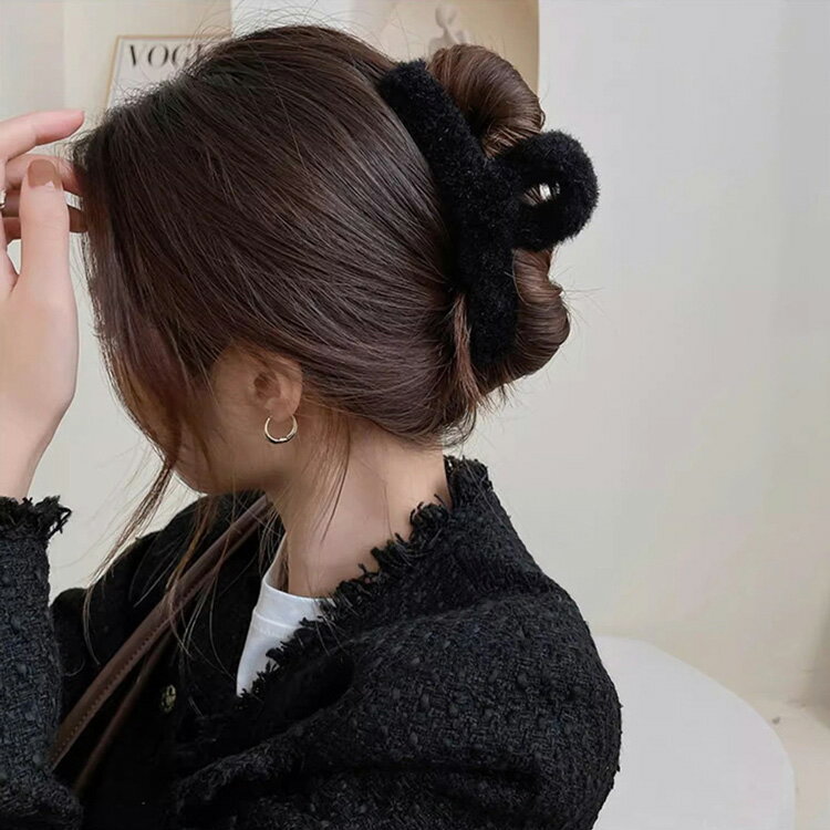 ヘアクリップ ファー ふわふわ 全3色 もこもこ バンスクリップ ファーヘアクリップ ヘアアクセサリー 大きいめ カジュアル ヘアアレンジ まとめ髪 髪留め 髪...
