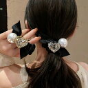 \2点10%OFF、3点20%OFF COUPON/ヘアゴム 全2色 単品 パール付き シュシュ ハート ビジュー 黒 ヘアアクセサリー 髪留め ヘッドアクセサ...