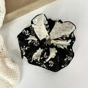 \2点10%OFF、3点20%OFF COUPON/ヘアゴム 全2色 シュシュ 花柄 黒 デイリー オフィス おしゃれ ヘアアクセサリー 髪留め ヘッドアクセサ...