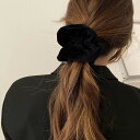 \2点10%OFF、3点20%OFF COUPON/シュシュ ベロア 単色 全4色 普段使い 無地 黒 茶 秋 冬 ヘアアクセサリー 髪留め パーティー 可愛い...