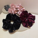 \2点10%OFF、3点20%OFF COUPON/ベロア シュシュ 全3色 ヘアゴム 髪ゴム 普段使い 無地 黒 秋 冬 高見え 大きめ ヘアアクセサリー 髪留め パーティー 可愛い オフィス キュート ヘアアレンジ アップスタイル レディース 韓国 母の日 ギフト 大人 子供