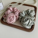 \2点10%OFF、3点20%OFF COUPON/ローズモチーフ シュシュ 全4色 ヘアゴム 薔薇 サテン 普段使い 無地 黒 緑 ヘアアクセサリー 髪留め パーティー 可愛い キュート ヘアアレンジ アップスタイル レディース 韓国 プレゼント 母の日 ギフト 大人 子供