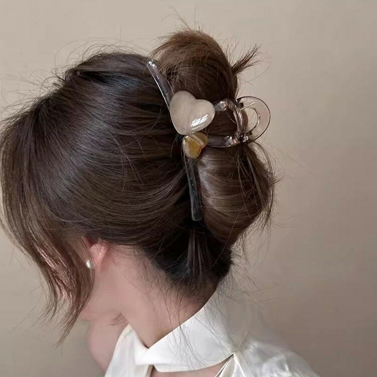 ヘアクリップ 全4色 2サイズあり バンスクリップ ハートモチーフ ヘアアクセサリー 大きい 小さい 大きめ 小さめ 成人式 謝恩会 髪留め 普段使い 髪飾り ...