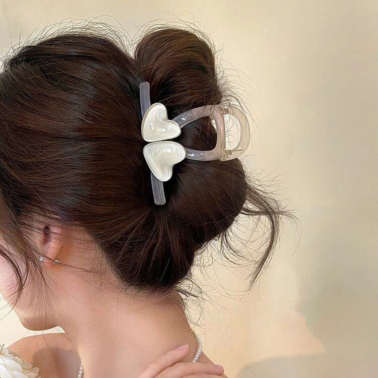 ヘアクリップ 全7色 ハートモチーフ バンスクリップ 小さめ ミニサイズ ヘアアクセサリー 小さい 成人式 謝恩会 髪留め 普段使い 髪飾り 上品 エレガント ...